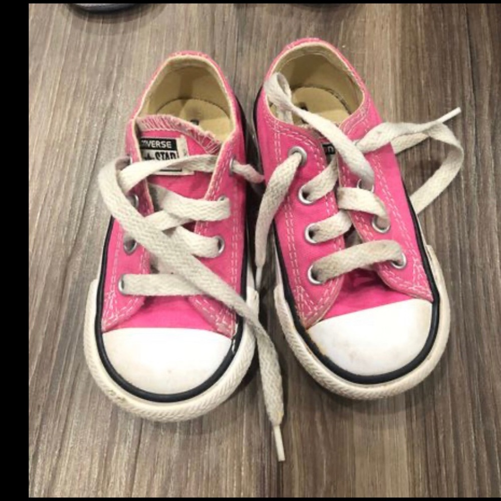 Toddler pink converse
